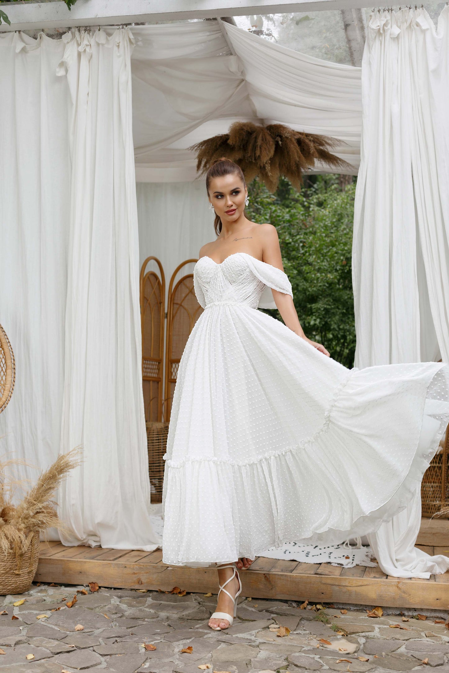 Miley — wedding dress by Innocentia
