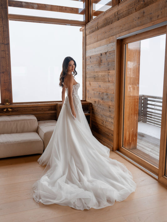 Adele — wedding dress by Innocentia