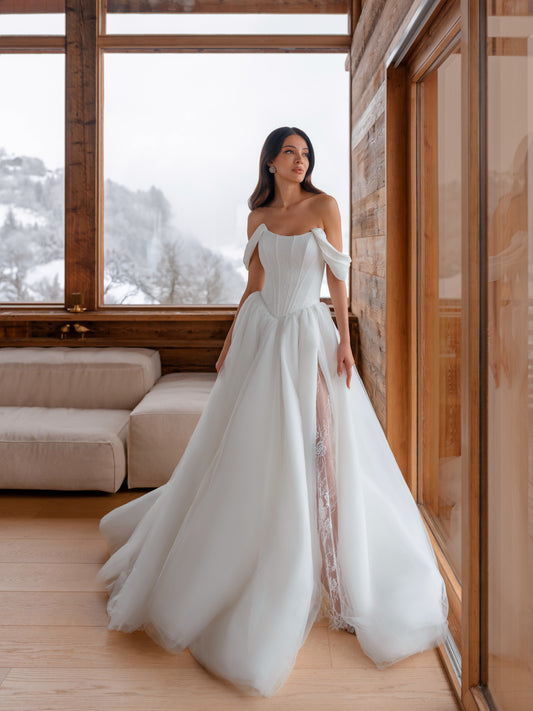 Clemence — wedding dress by Innocentia