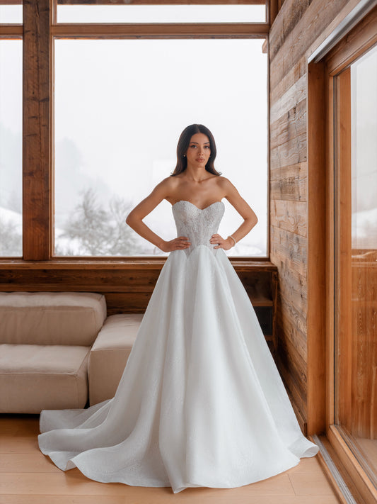 Monique — wedding dress by Innocentia